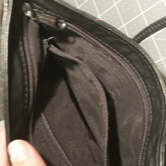 Black crossbody purse 23 in. Strap drop bejeweled Dove brand on zipper defect - Picture 11 of 13